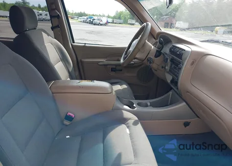 2002 Ford Explorer Sport Trac z USA, uszkodzony, nr VIN 1FMZU77E92UB70693